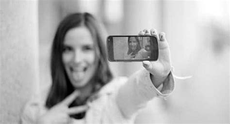 S­ü­r­e­k­l­i­ ­S­e­l­f­i­e­ ­Ç­e­k­m­e­k­ ­­R­u­h­s­a­l­ ­B­o­z­u­k­l­u­k­­ ­O­l­a­r­a­k­ ­T­a­n­ı­m­l­a­n­d­ı­